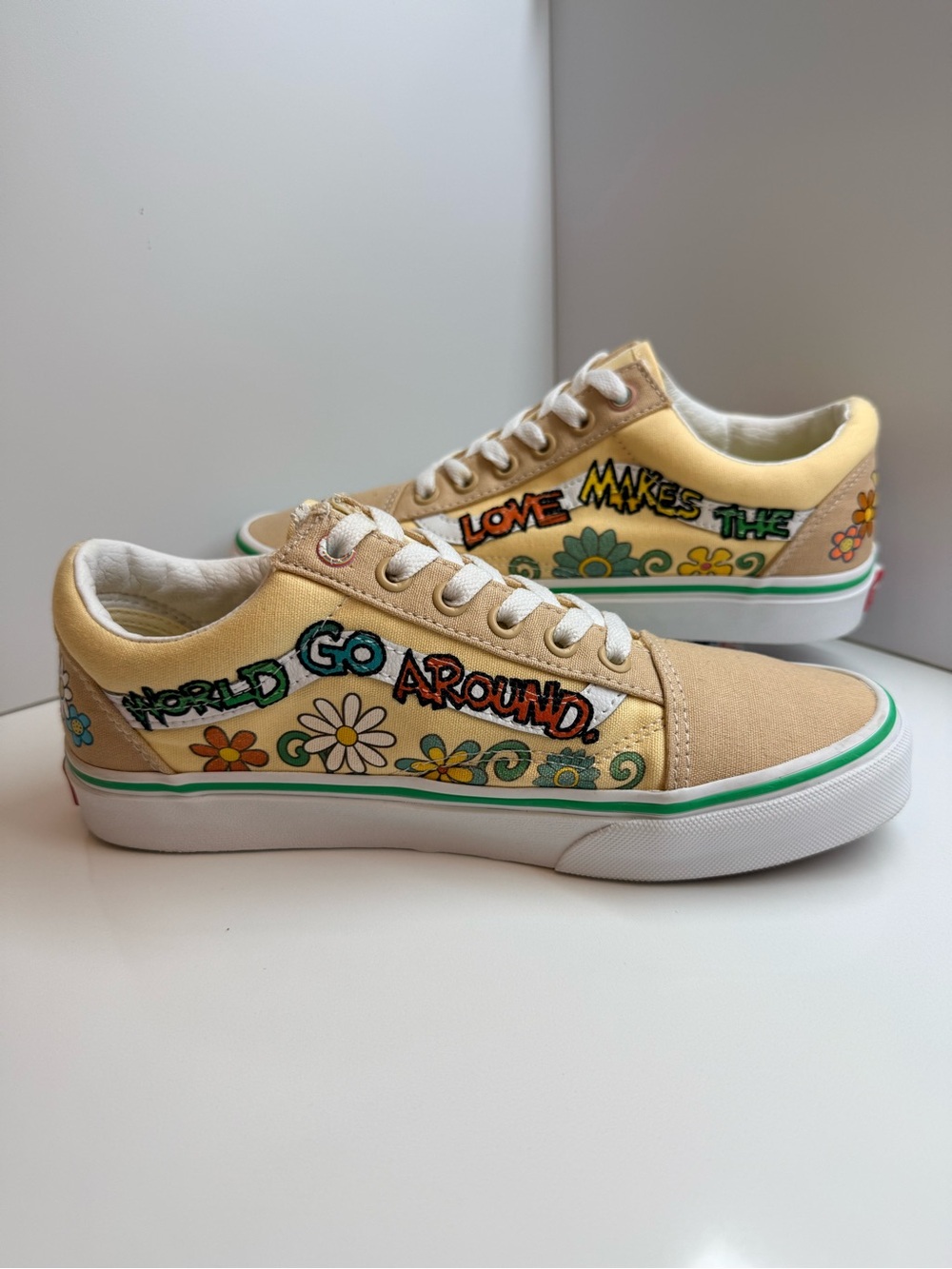 Vans Old Skool x Sesame Street Elmo Sneakers Natural Yellow W7 NWOT